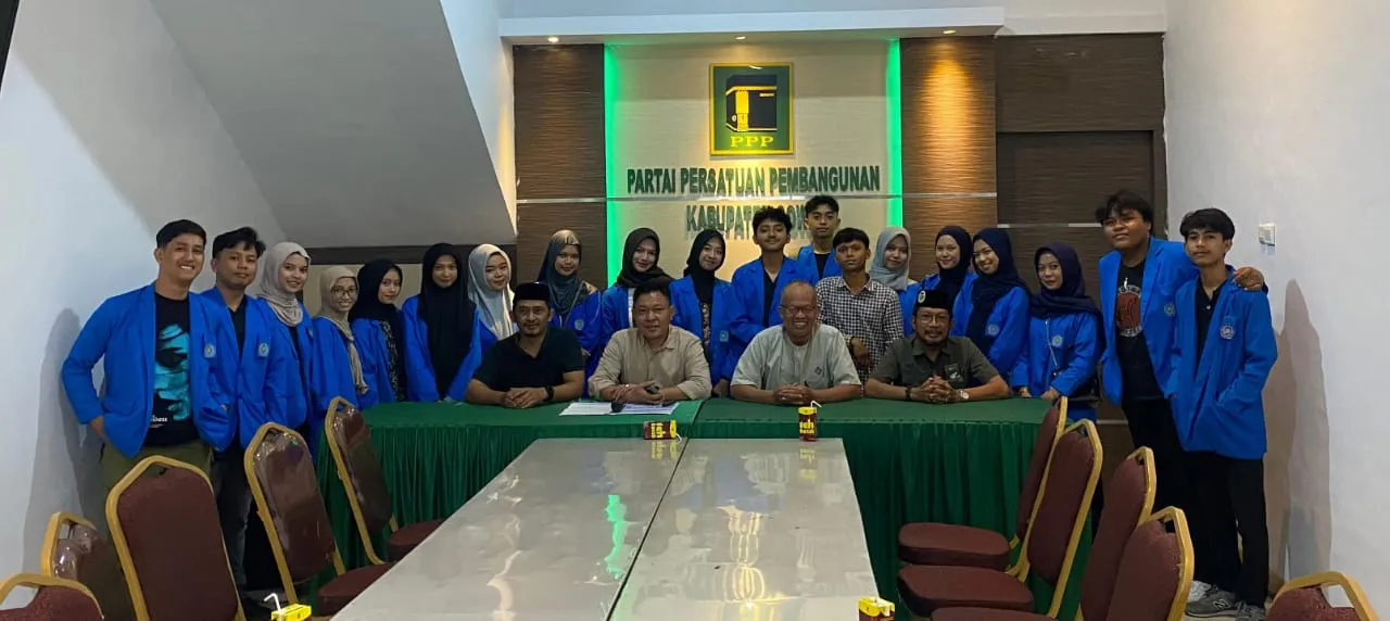 Mahasiswa Komunikasi Unismuh Makassar Pindahkan Ruang Kuliah di Kantor Cabang PPP Gowa