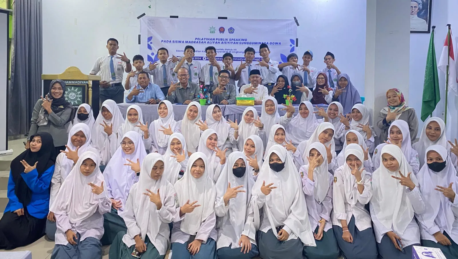 Prodi Ilmu Komunikasi Unismuh Makassar Kerjasama MA Aisyiah Sungguminasa Gelar PKM Pelatihan Publik Speaking