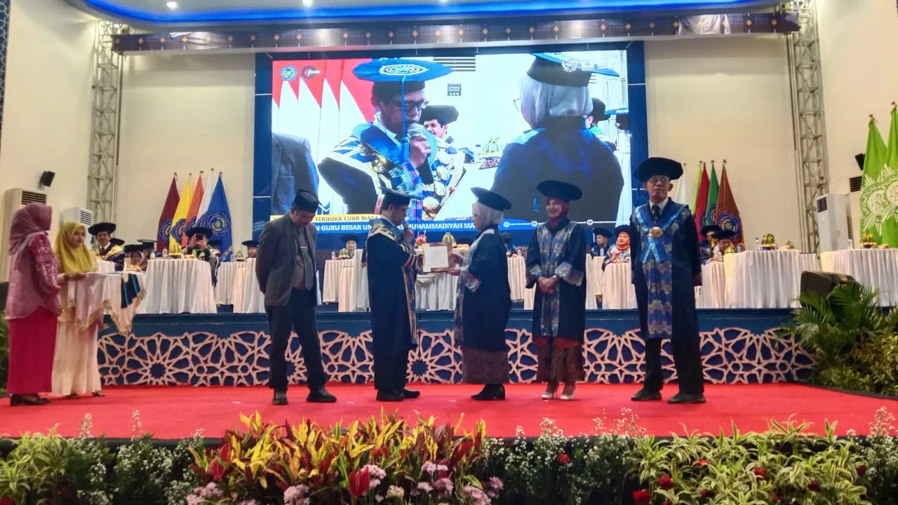 Dua Dosen Unismuh Dikukuhkan sebagai Guru Besar, Angkat Isu Transformasi Pendidikan Fisika dan Kebijakan Stunting