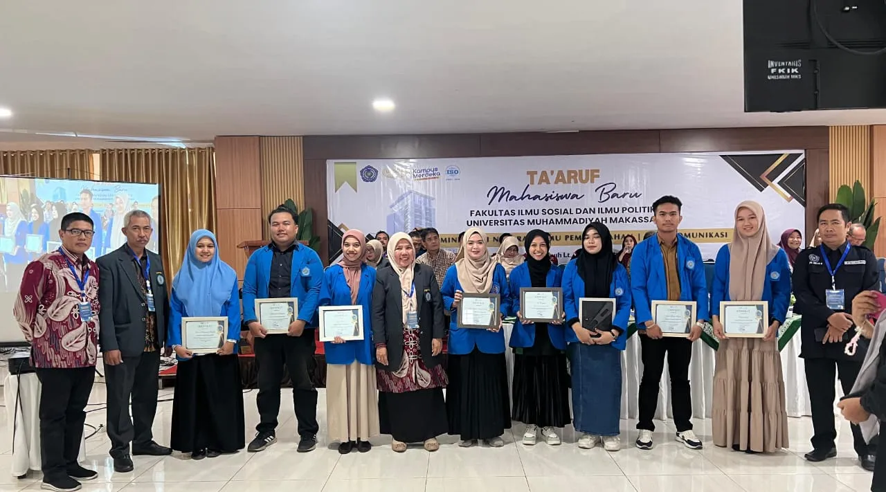 Taaruf Maba 2024 FISIP Unismuh Ditandai Penyerahan Piagam Penghargaan Mahasiswa Senior Berprestasi