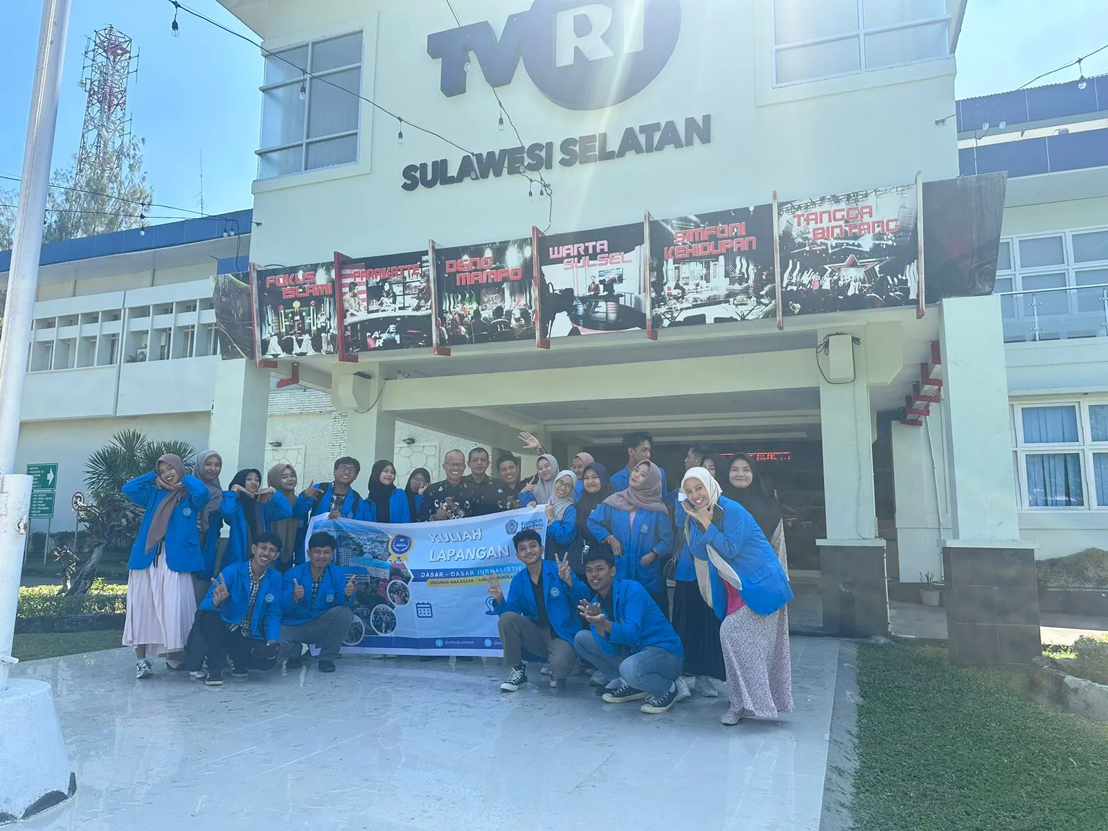 Mengintip Dapur Berita, Mahasiswa Komunikasi Unismuh Kunjungi Studio TVRI Sulsel