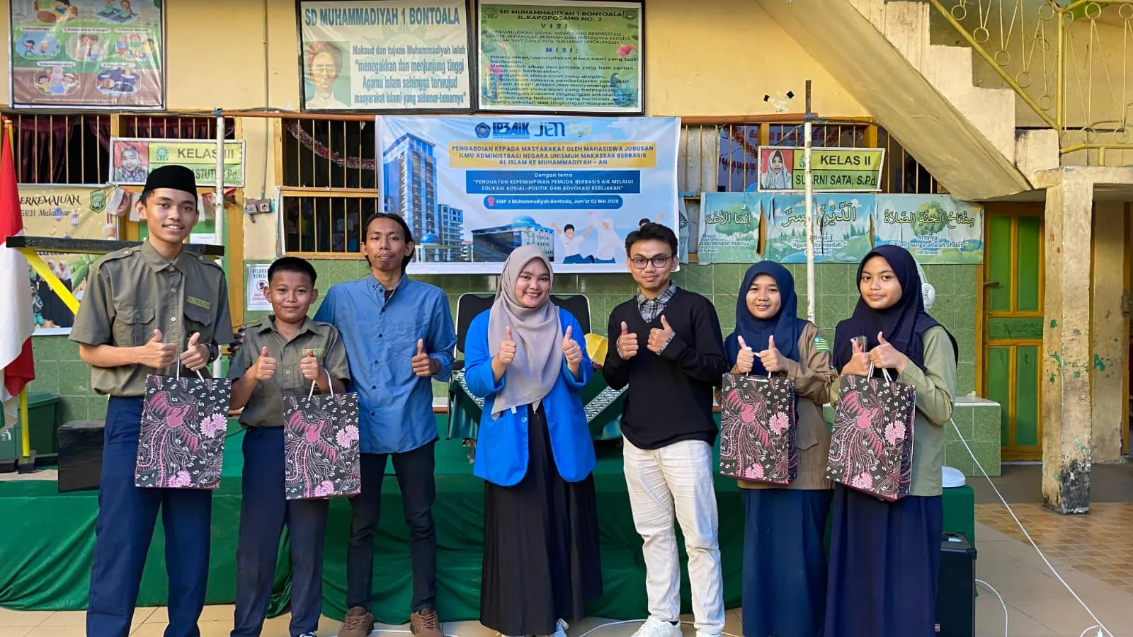 Mahasiswa Ilmu Administrasi Unismuh Gelar Edukasi Kepemimpinan Berbasis AIK di SMP Muhammadiyah Bontoala