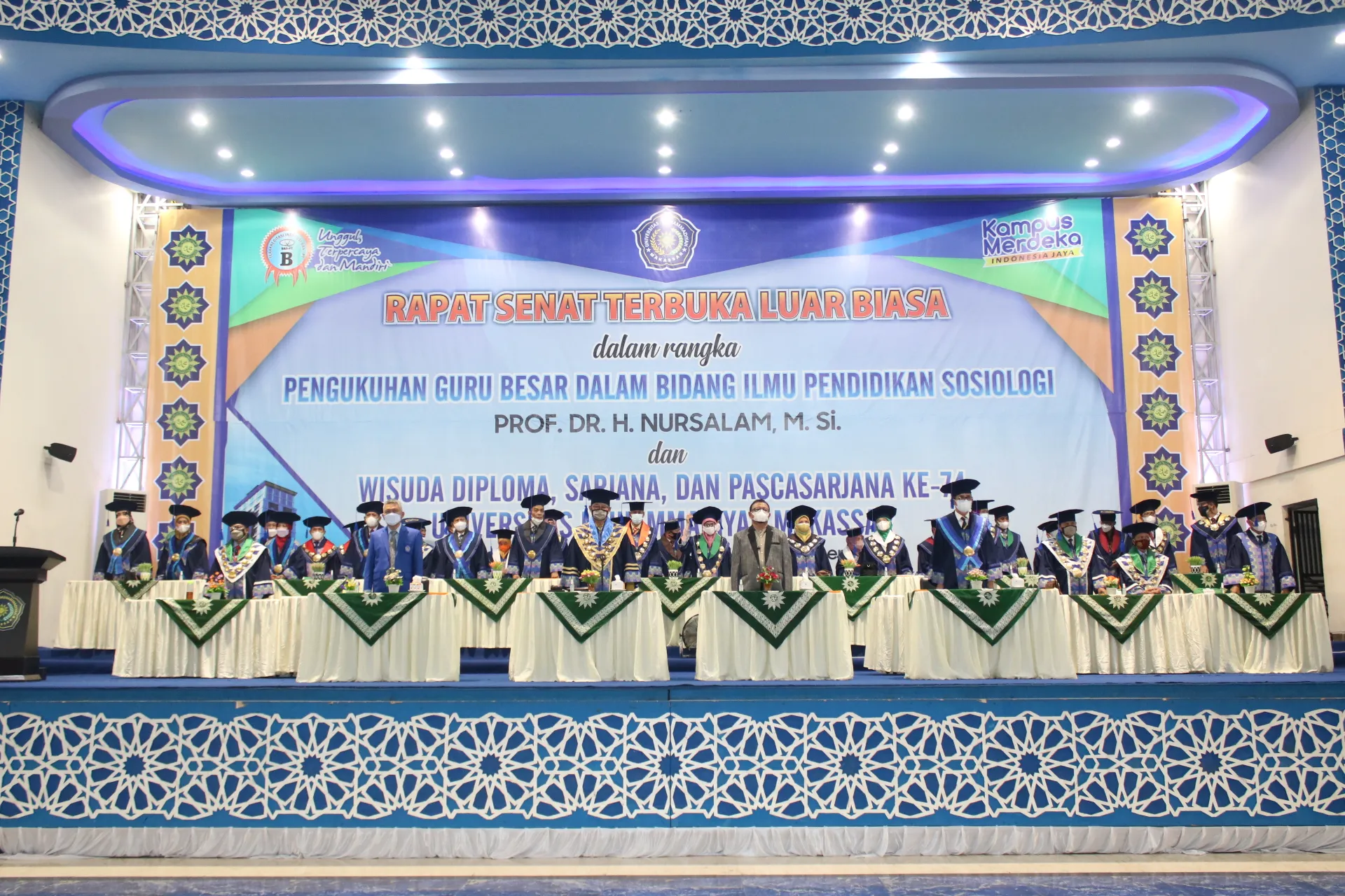 Unismuh Wisuda 1.390 Mahasiswa dan Kukuhkan Guru Besar Pendidikan Sosiologi