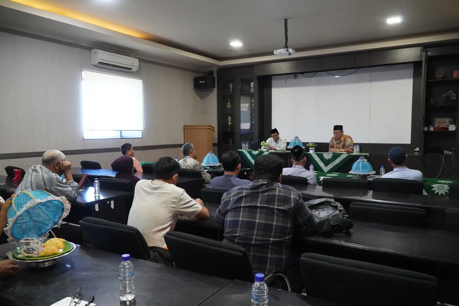 Rektor Prof Ambo Asse Bawakan Materi Pengajian Rutin di Fisip Unismuh Makassar