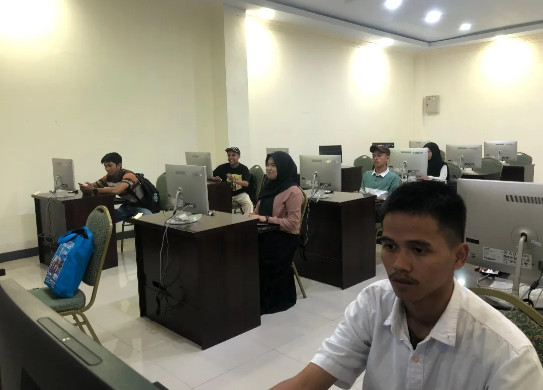 HIMJIP Unismuh Makassar Tingkatkan Kompetensi Mahasiswa Melalui Pelatihan Media Penelitian dan Desain Grafis