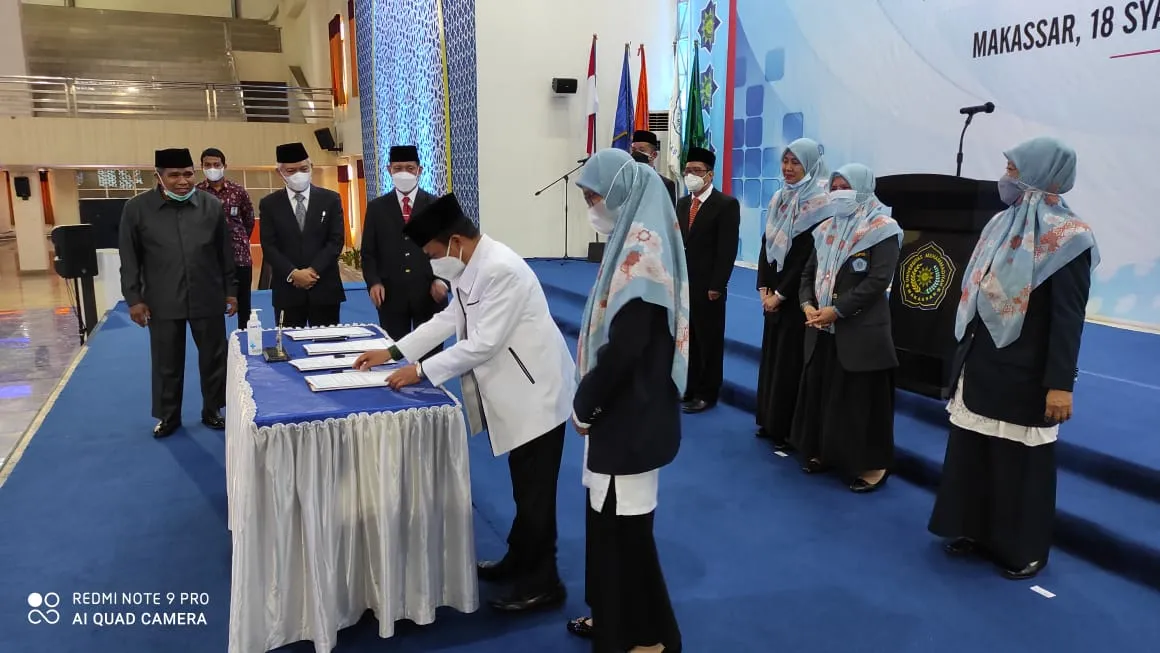 Pelaksana Harian  Rektor Unismuh Makassar Melantik Enam Dekan Baru