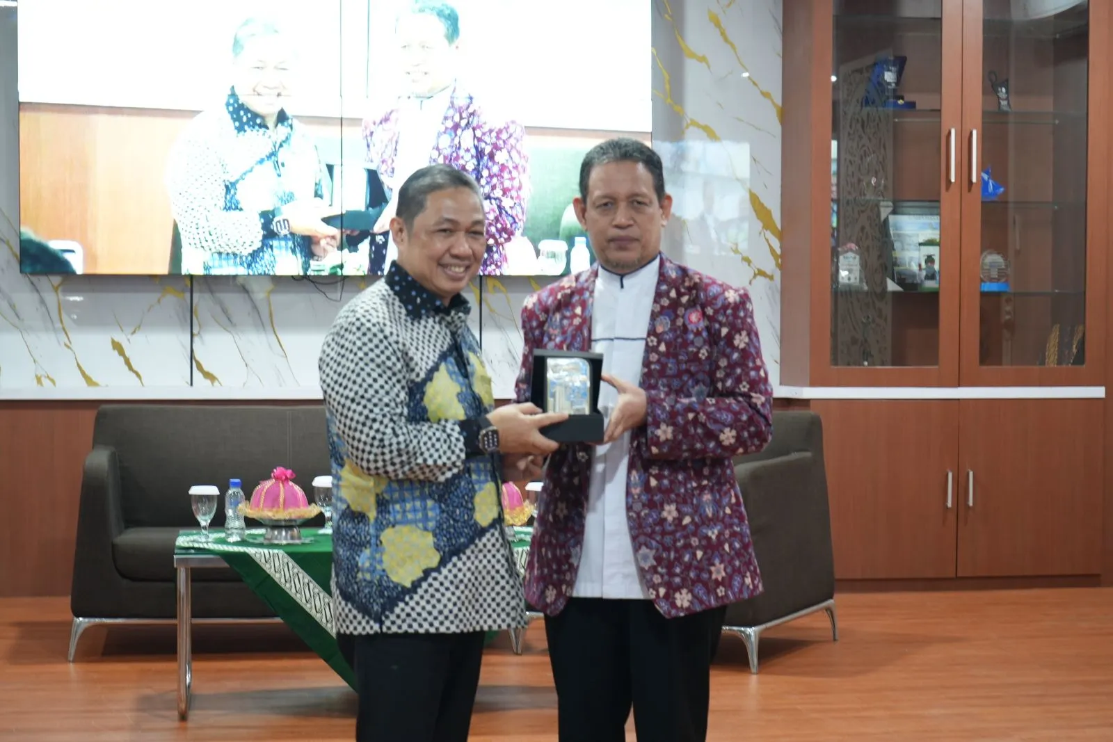 Wakil Menteri Luar Negeri Anis Matta Soroti Pentingnya Literasi Geopolitik di Unismuh Makassar