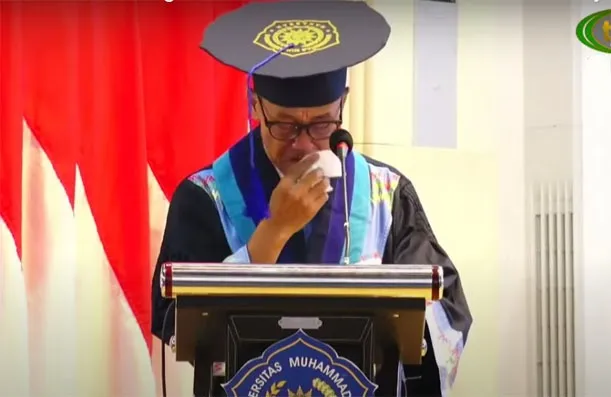 Tangis Haru di Balai Sidang Muktamar 47: Pengukuhan Prof Lukman Hakim sebagai Guru Besar Unismuh Makassar