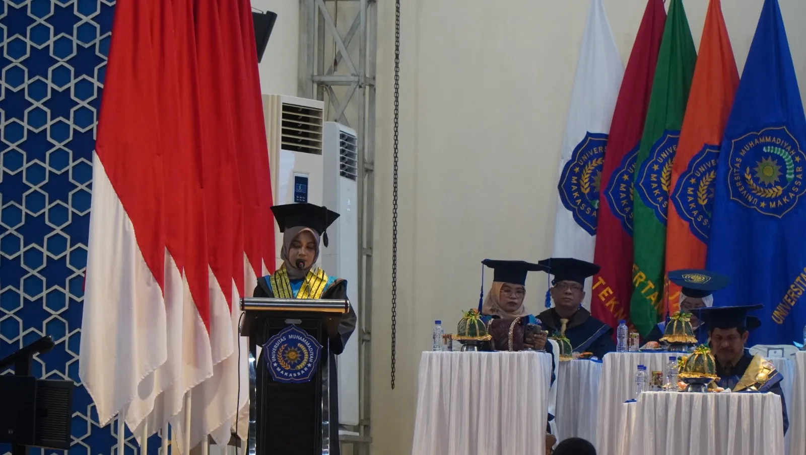 Mahasiswa Asal Pulau Sapuka, Sariul Fahmiyati Fadilah, Sampaikan Pidato Inspiratif di Wisuda Unismuh