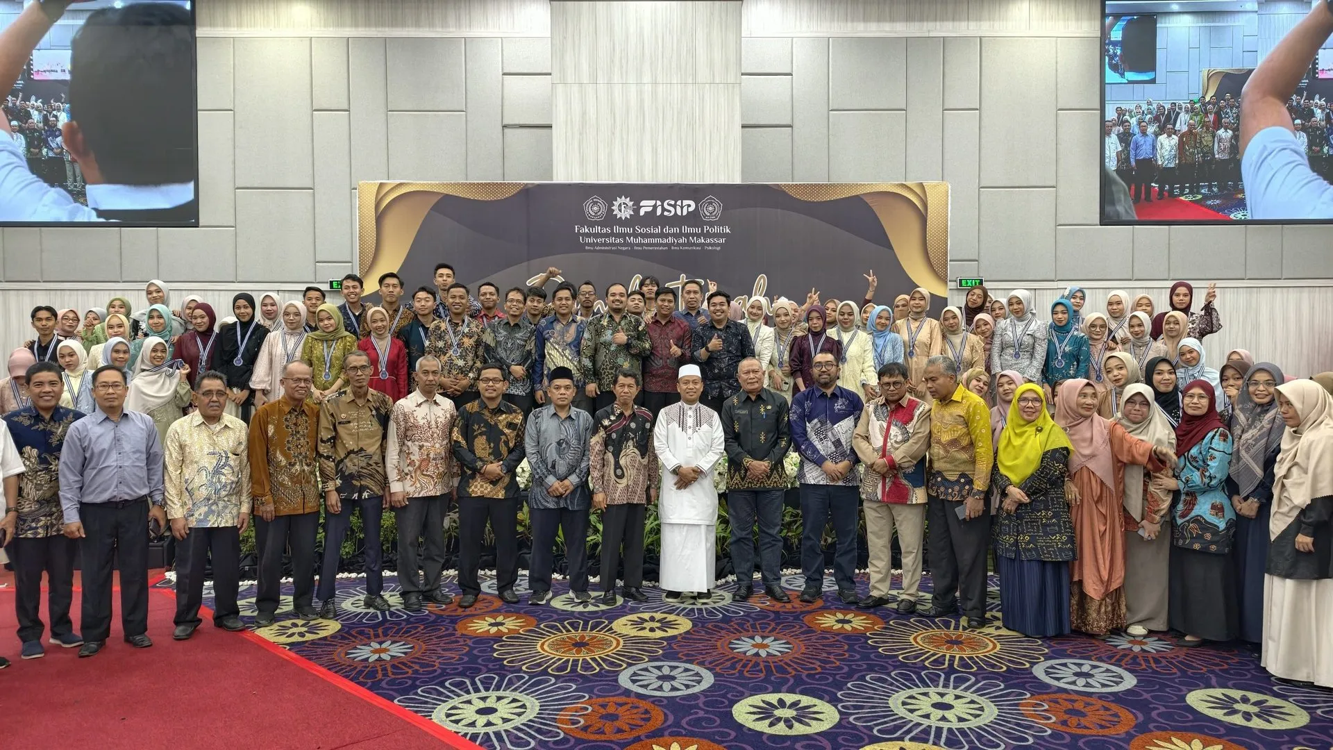 FISIP Unismuh Lepas 99 Alumni dalam Wisuda Ke-88