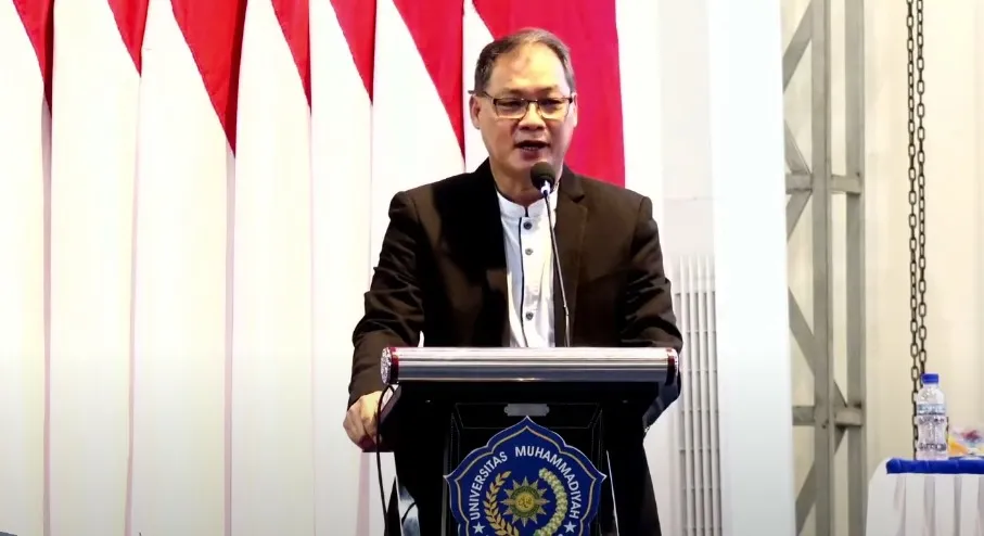 Unismuh Makassar Wisuda 1.272 Lulusan, Wakil Ketua Majelis Diktilitbang PPM Tegaskan Pentingnya Akreditasi