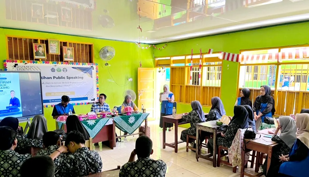 Mahasiswa FISIP Unismuh Gelar Pelatihan Public Speaking di SMA Muhammadiyah 2 Makassar
