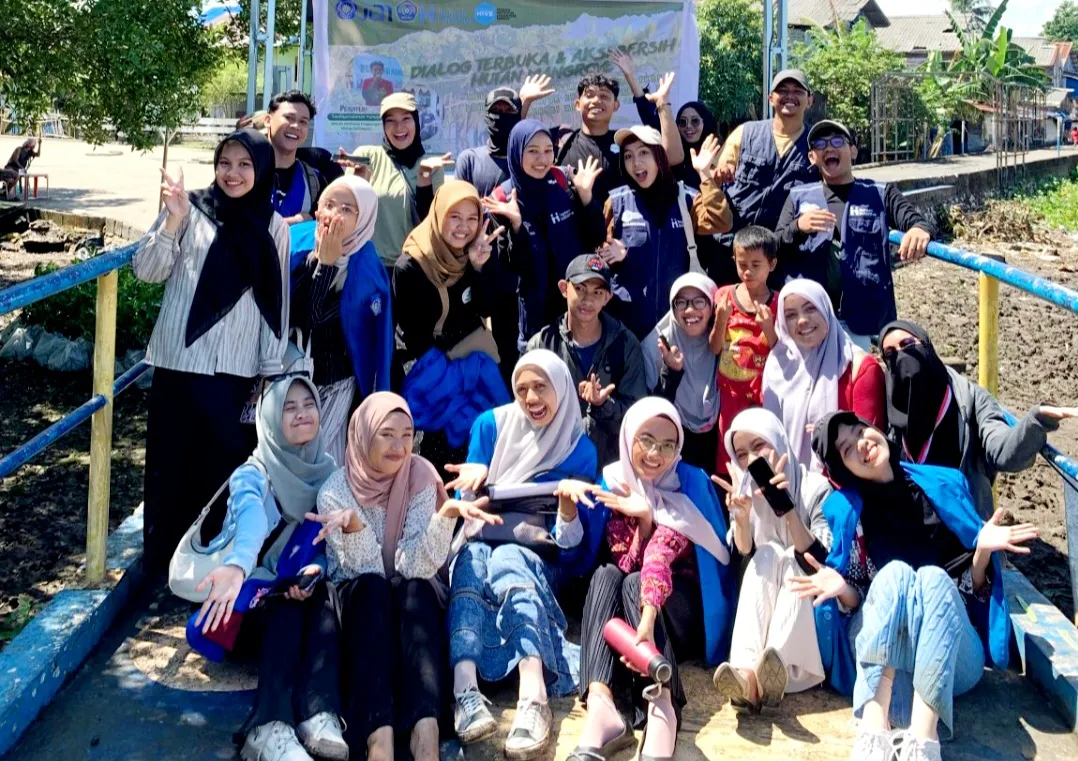 Rawat Mangrove, Jaga Masa Depan: Mahasiswa Administrasi Unismuh Gelar Aksi Bersih di Kampung Untia