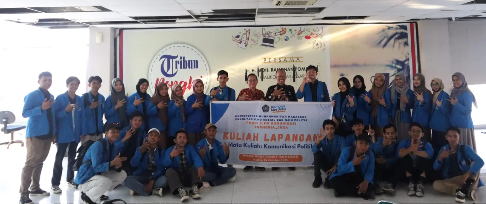 Seru dan Luar Biasa Kuliah Lapangan Mahasiswa Komunikasi Unismuh di Kantor Tribun Timur Makassar